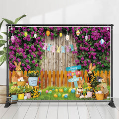 Lila Blumen Wand Zaun Hase Eier Ostern Hintergrund